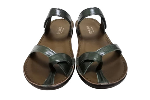 【インコルジェ8825 ダークグリーン】甲ストラップで、足元をしっかり安定させるトングサンダル